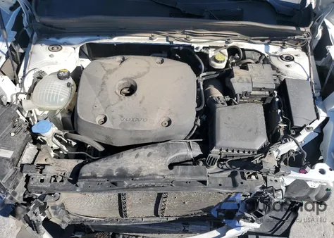 2022 Volvo Xc40 T5 Momentum z USA, uszkodzony, nr VIN YV4162UK5N2656553